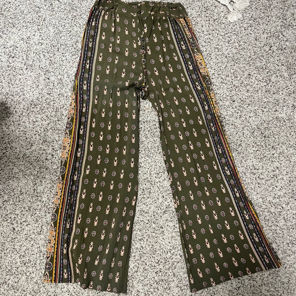 Angie brand flowy summer pants, size M.
